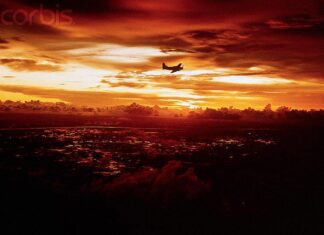 Ý nghĩa của bài hát Một Chuyến Bay Đêm (nhạc sĩ Song Ngọc – Hoài Linh)