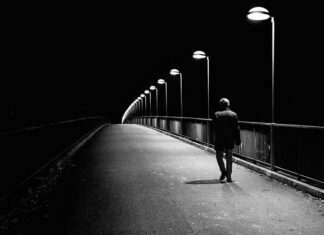 Vì sao nhạc vàng thường mang tâm trạng buồn?