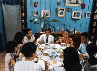 Những hình ảnh tuyệt đẹp chụp lại bữa ăn đầu năm tại một gia đình miền Nam năm 1969