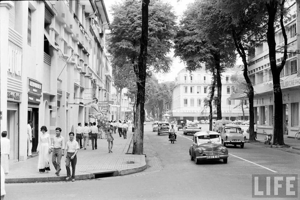 Những Tấm Ảnh Đen Trắng Đẹp Nhất Chụp Cảnh Đường Phố Sài Gòn Thập Niên 1960