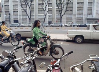 Hình ảnh tuyệt đẹp của người Sài Gòn xưa trên đường phố trước 1975